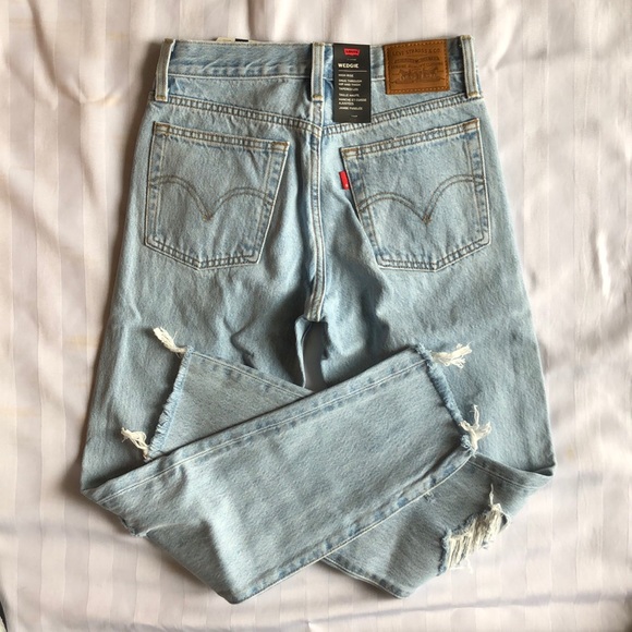 Levi’s wedgie light wash denim jeans - Picture 9 of 12